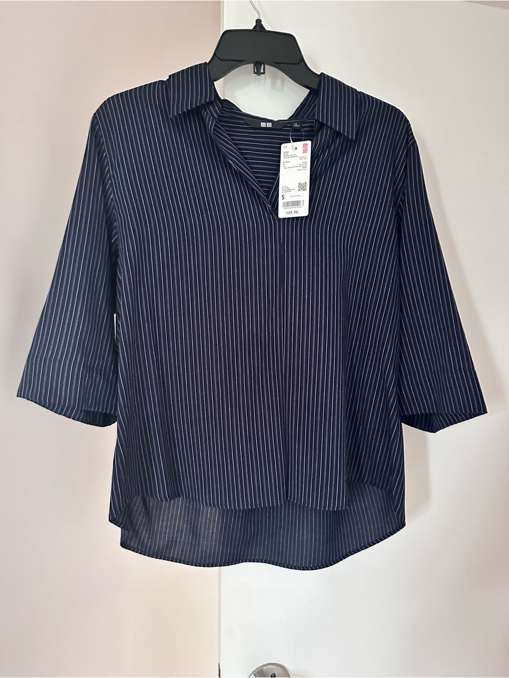 NWT Uniqlo Navy and White Pinstripe Collar Button-Down Blouse